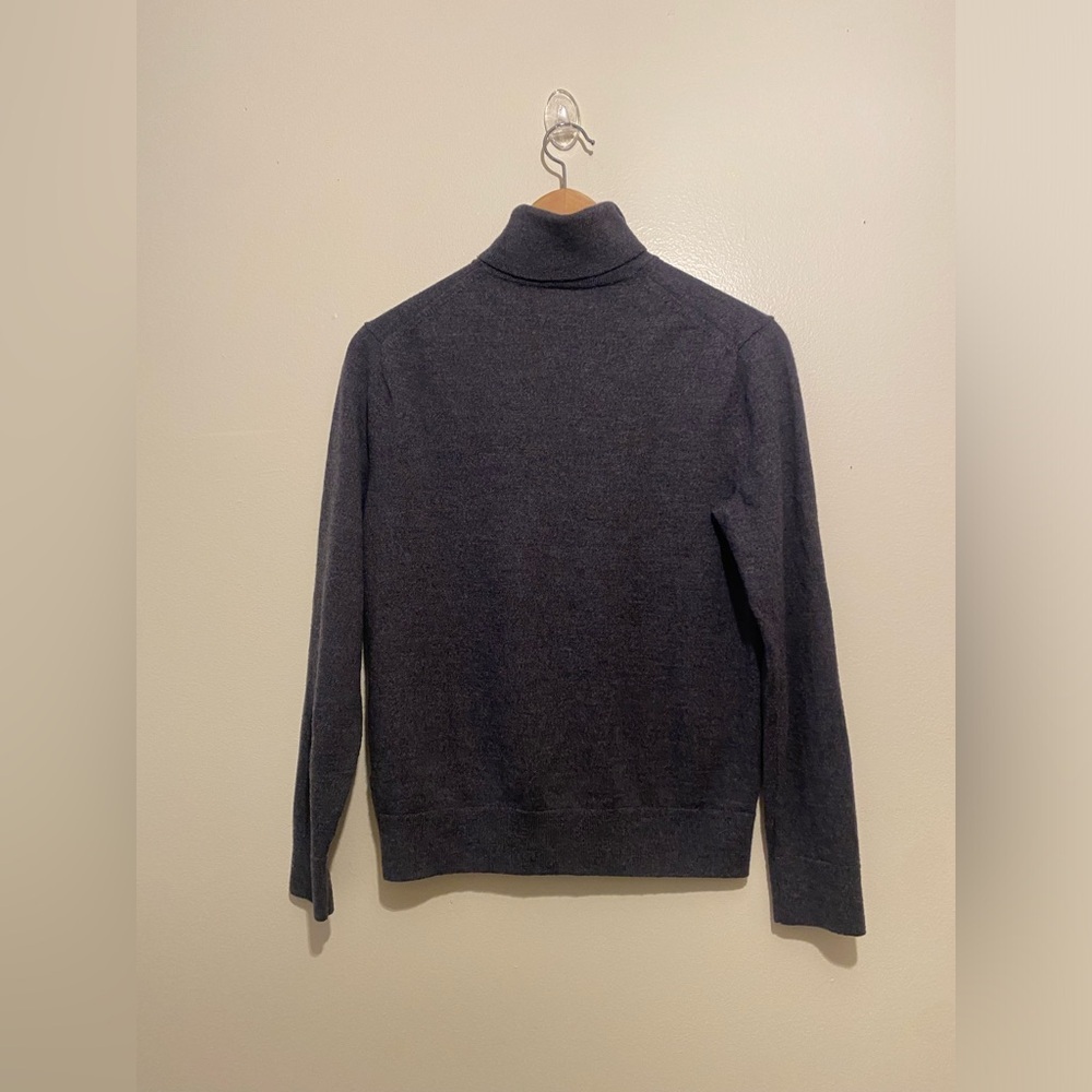 Banana Republic Italian Merino Wool Charcoal Turtleneck Sweater. Size M - Picture 2 of 6